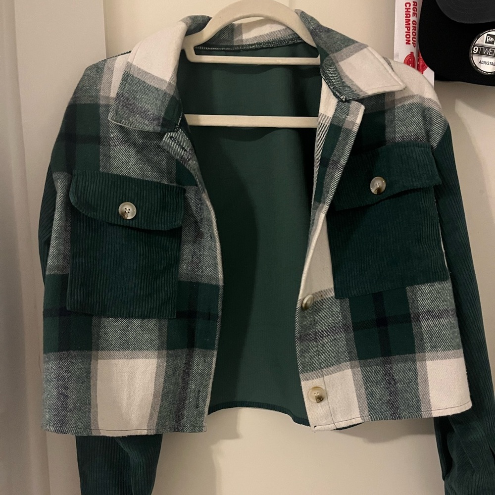 Shein XS/2 green plaid cropped lightweight jacket